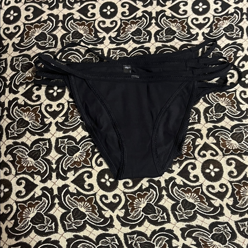 Iris & Lilly Women’s Black Bikini Panties (Pack of 5) – Size Small